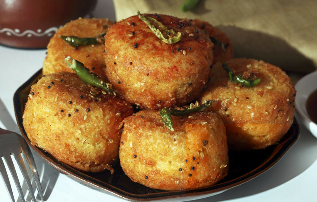 Gujarati Rava Handvo Recipe