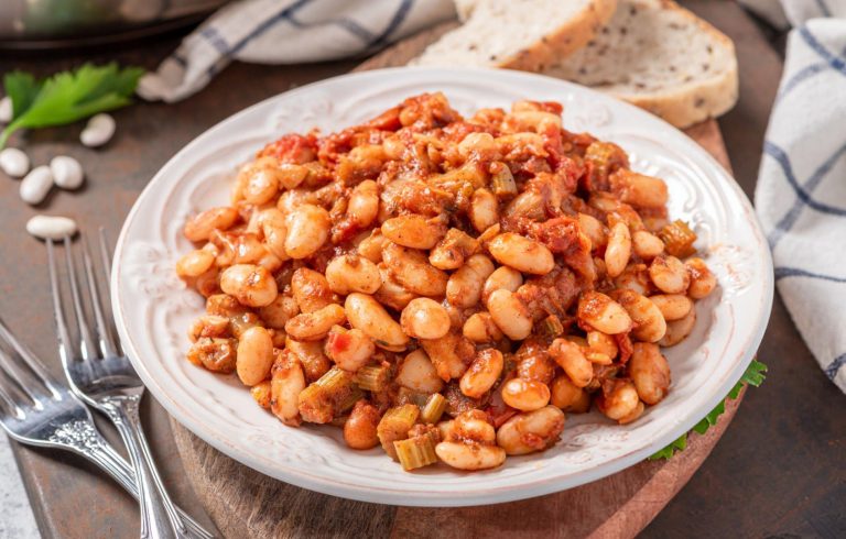 White Beans in Spicy Tomato Sauce Recipe